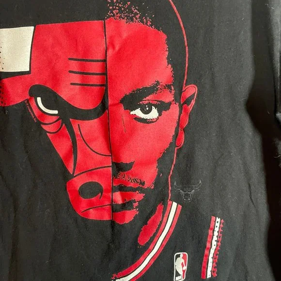 Chicago Bulls - Majestic Men's Black Short Sleeve Graphic T-Shirt - Size M - Picture 2 of 4